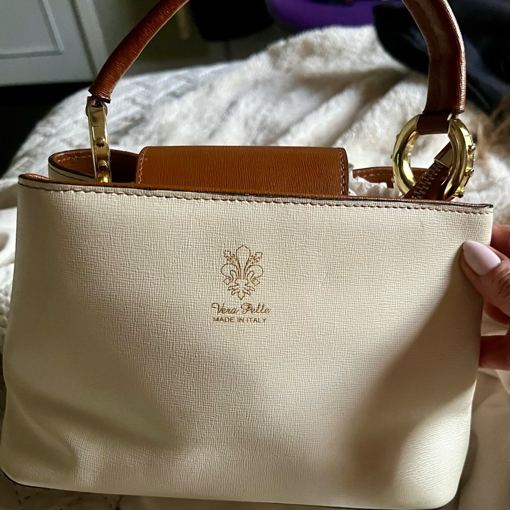 Vera Pelle Cream and Brown Shoulder Bag with Leather Accents